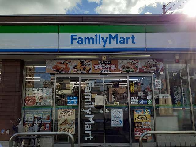 コンビニ　ファミリーマート（コンビニ）まで350m