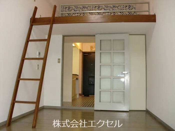 居室・リビング　明るいリビングです。