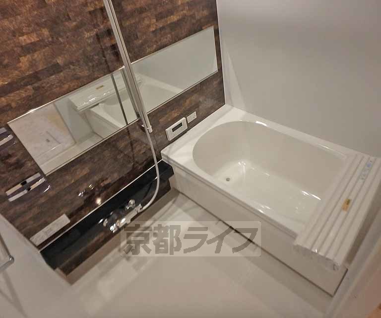 バス・シャワールーム　バスルームです。