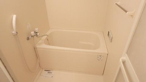 バス・シャワールーム　入浴時間が違っても追い焚き付なので安心♪（イメージ）