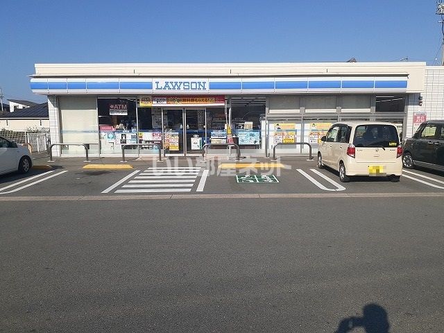 コンビニ　ローソン津城山店（コンビニ）まで102m