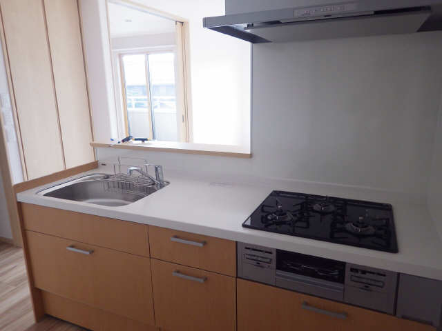 キッチン　202号室写真※実際は反転タイプです。