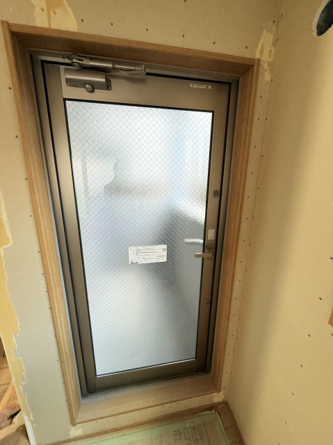 玄関　ココメゾン　ただいま工事中