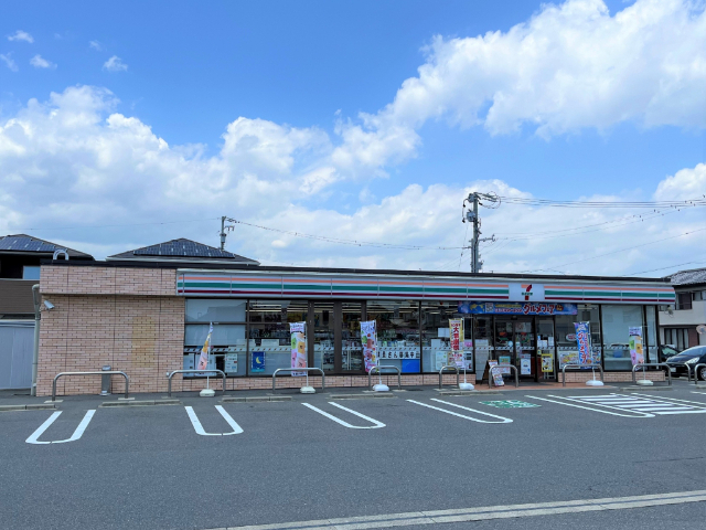 コンビニ　セブンイレブン鈴鹿寺家町店（コンビニ）まで374m