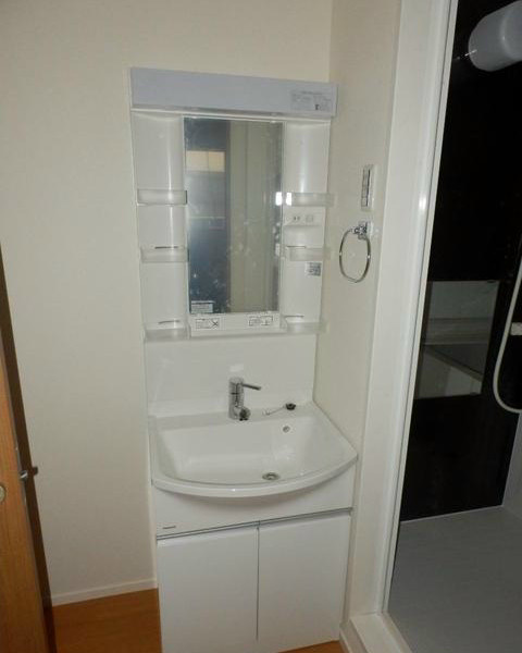 洗面設備　朝の身支度には欠かせない独立洗面化粧台