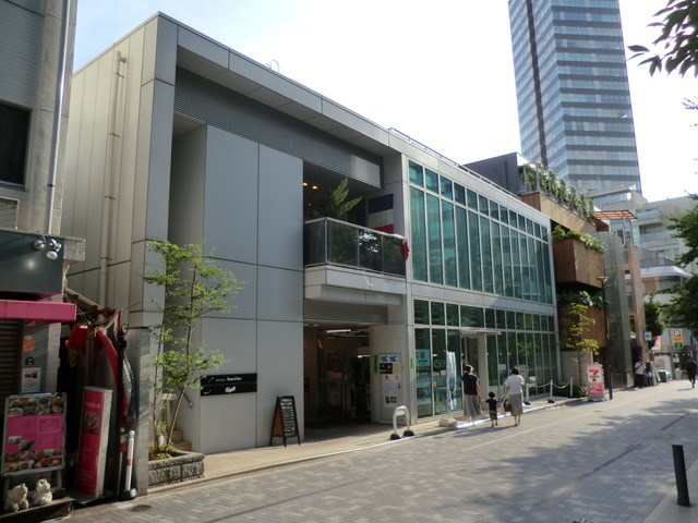 コンビニ　セブンイレブン六本木7丁目店（コンビニ）まで658m