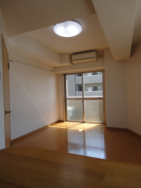 居室・リビング　こちらの居間で趣味の時間をお楽しみください