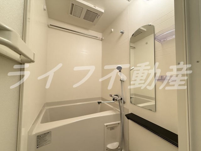 バス・シャワールーム　落ち着いた空間のお風呂です