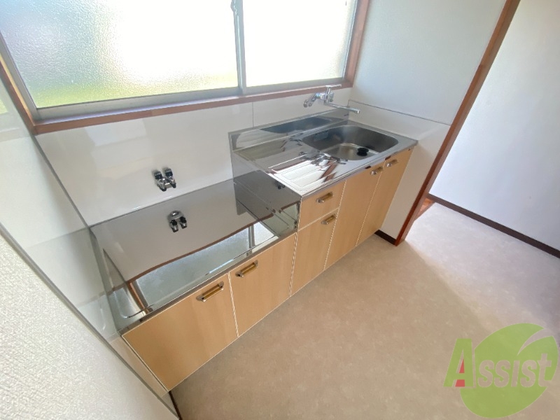 キッチン　広めのキッチンです。複数人での料理も可能となっております。