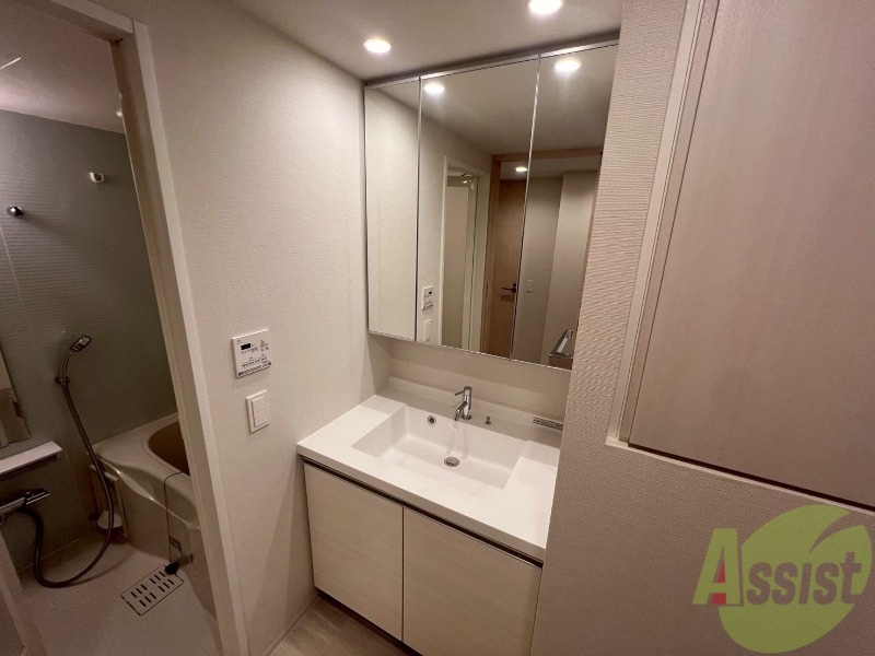 洗面設備　独立洗面台で朝の身支度も快適にすることが出来ます。