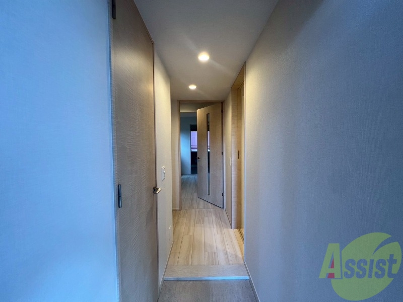 玄関　玄関は白を基調とした内装なので明るく感じることが出来ます。