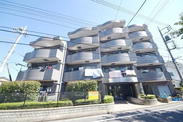 建物外観　閑静な住宅街にあるRC造のマンションです