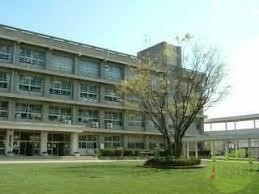 中学校　明石市立大蔵中学校（中学校）まで596m