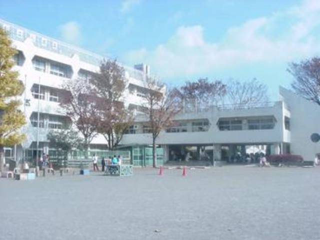 小学校　府中市立本宿小学校（小学校）まで646m