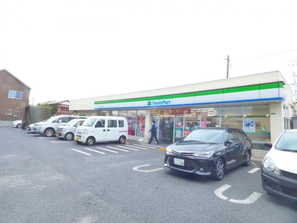 コンビニ　ファミリーマート春江町二丁目店（コンビニ）まで300m