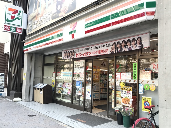 コンビニ　セブンイレブン麻布十番駅前店（コンビニ）まで61m