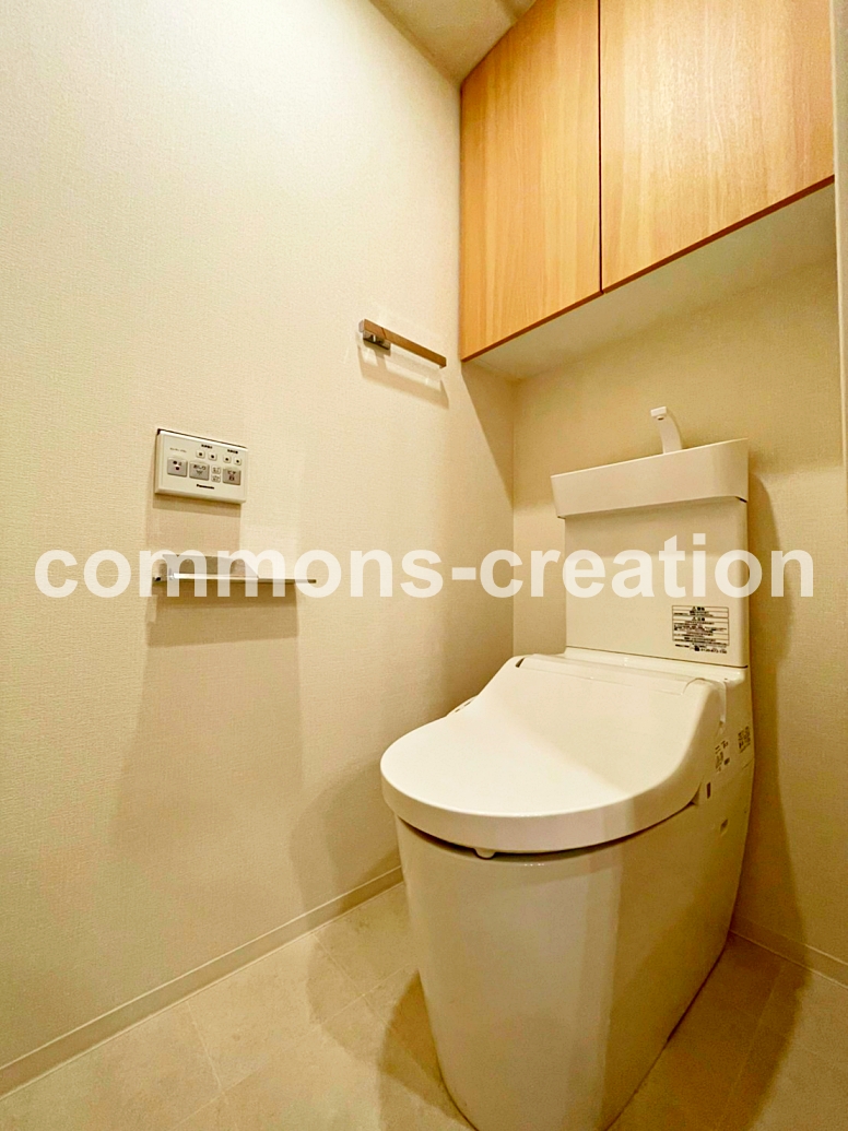 トイレ　※同タイプ他号室参考写真