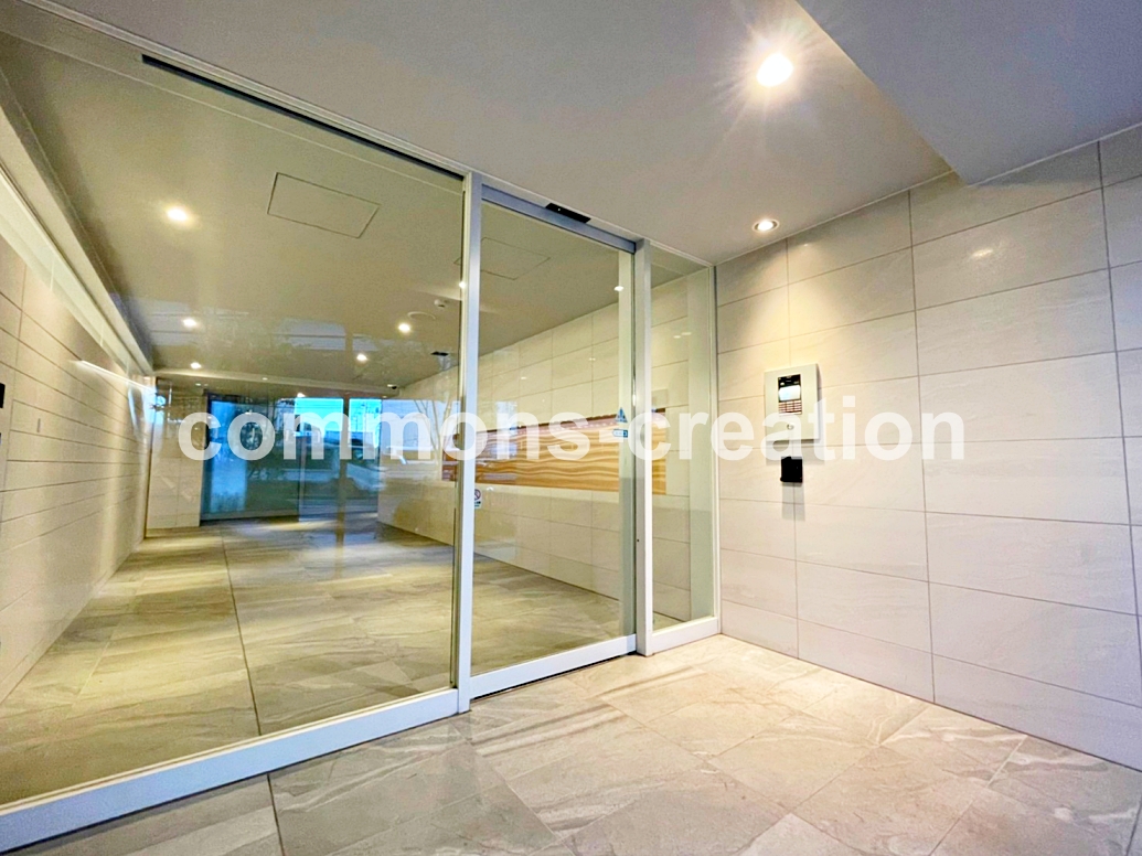 コンビニ　ファミリーマート南青山七丁目店（コンビニ）まで178m