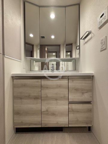 洗面設備　コンフォリア・リヴ本町WEST Q　独立洗面台