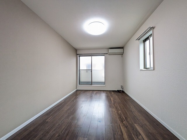 居室・リビング　広めの洋室