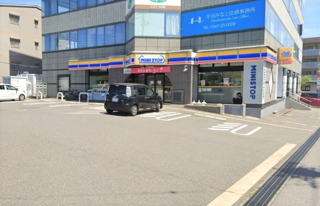コンビニ　ミニストップ半田宮本町店（コンビニ）まで585m