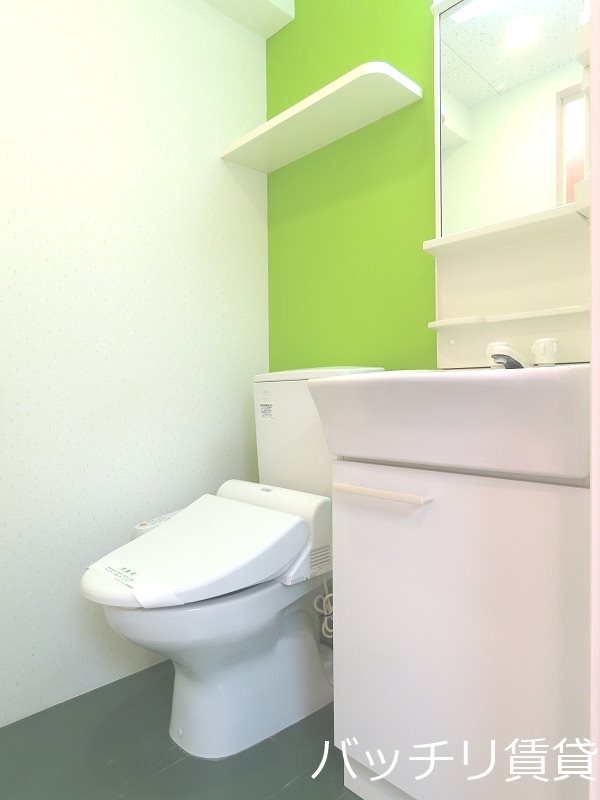 洗面設備　画像は別号室イメージの為、現況を優先いたします。