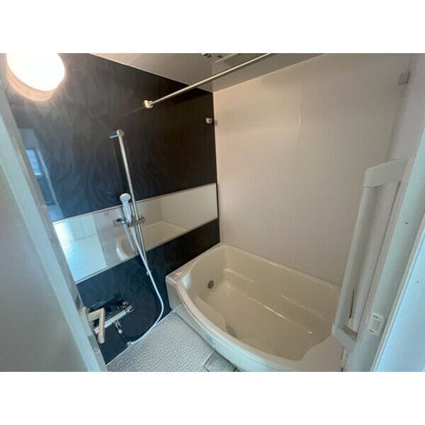 バス・シャワールーム　※写真は同じマンションの違う部屋のものになります。