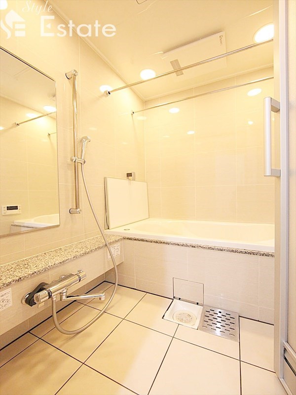 バス・シャワールーム　バスルーム