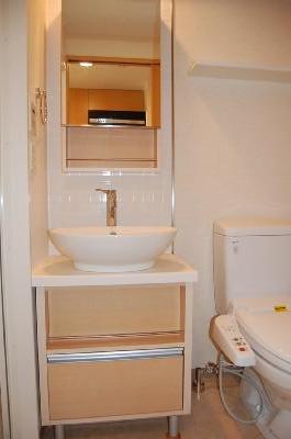 洗面設備　洗面台※別号室の参考写真になります。