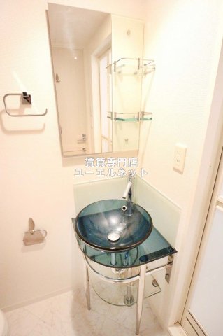 洗面設備　清潔感ある独立洗面台で毎日気持ちよく♪