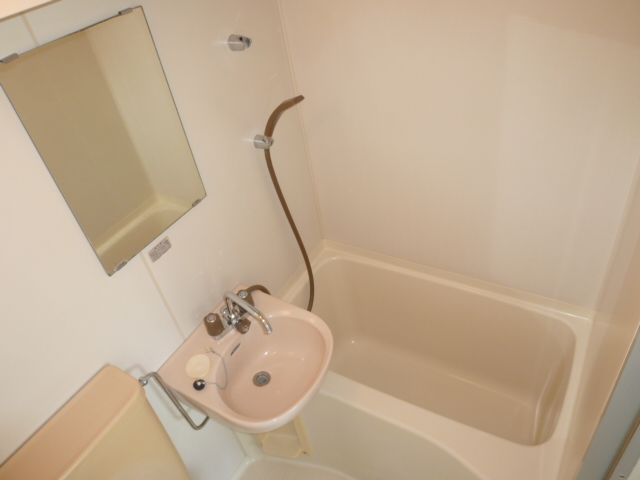 バス・シャワールーム　別の部屋の写真です