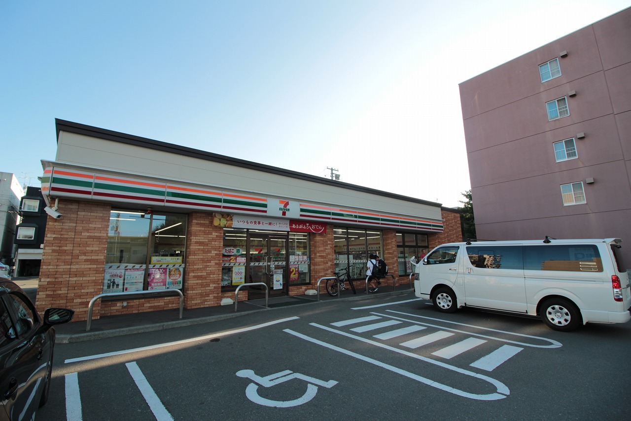 コンビニ　セブンイレブン札幌平岸3条店（コンビニ）まで187m
