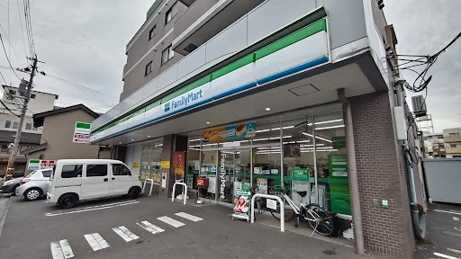 コンビニ　ファミリーマート仙台殻町店（コンビニ）まで300m
