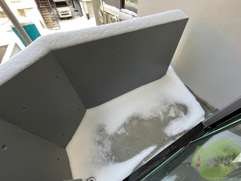 バルコニー　バルコニーは幅があり、広い印象を受けました。