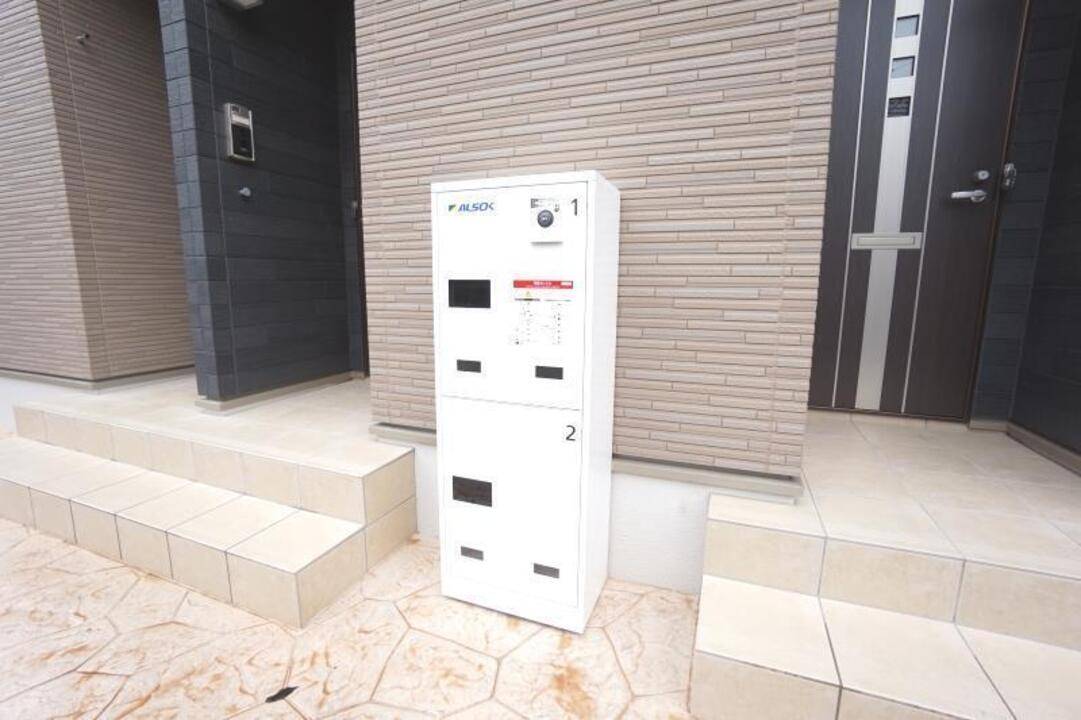 エントランス　宅配ボックス