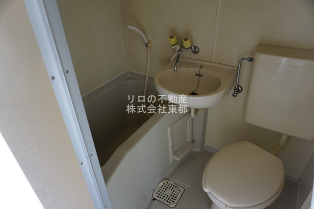 バス・シャワールーム　お掃除がしやすい洗面台付き３点ユニットです☆