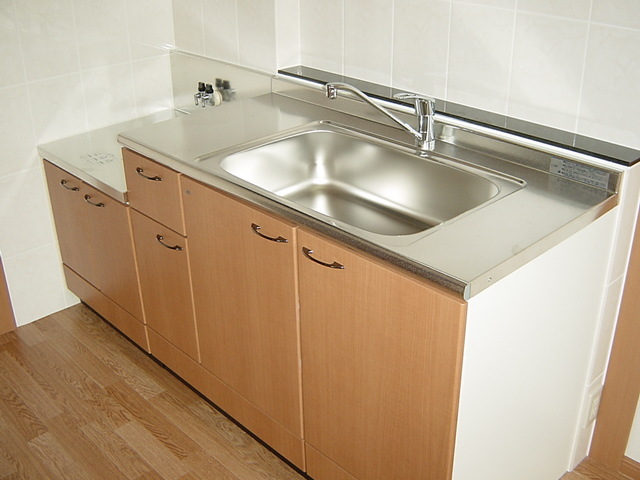 キッチン　同物件別号室のものです。