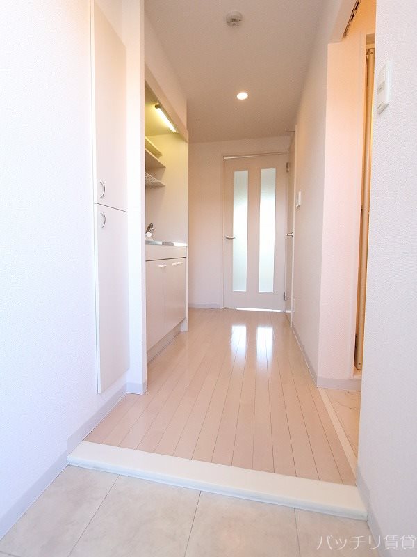 玄関　同型タイプの為現状優先