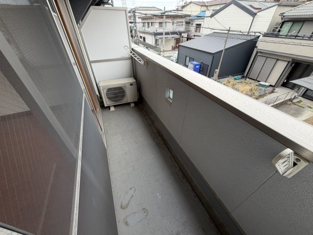 バルコニー　バルコニーからの眺めを楽しみながら食事をしませんか