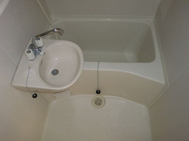 洗面設備　設備・仕様は号室により異なる為、現況を優先致します。