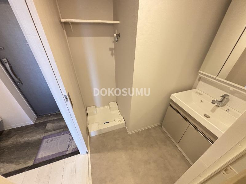 洗面設備　忙しい朝もスムーズに。使いやすさを追求した清潔な洗面空間。