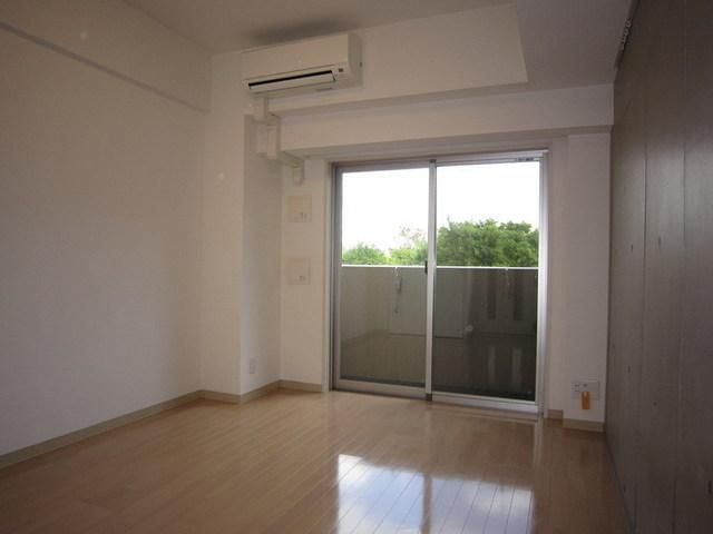 居室・リビング　☆洋室フローリング６．４帖★