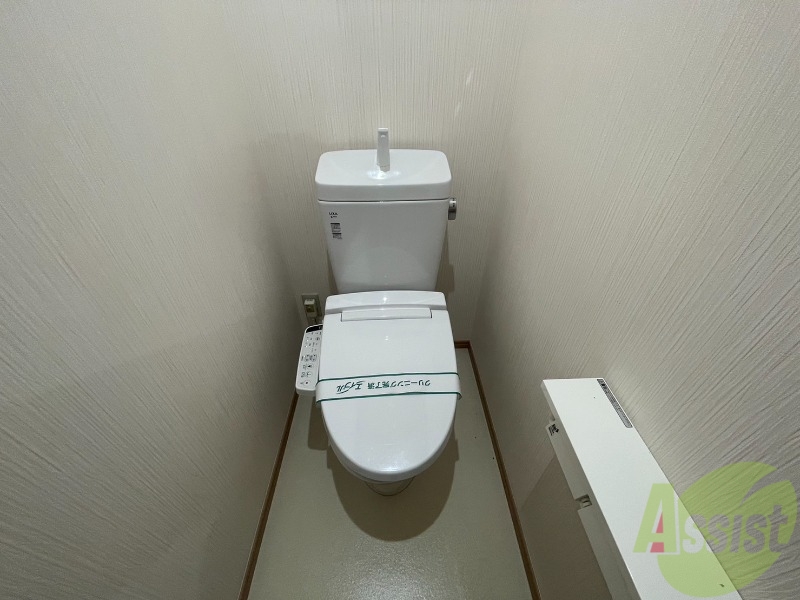 トイレ　温水洗浄便座付きのトイレは、使用しやすくうれしいですね。