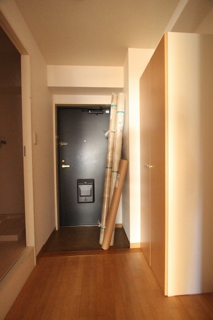 玄関　同物件別号室のものです。