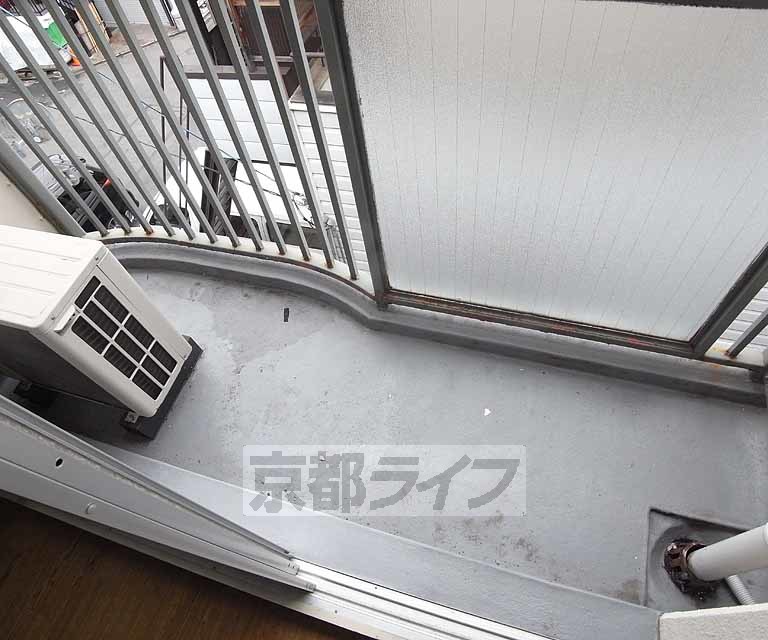 バルコニー　明るいバルコニですね。