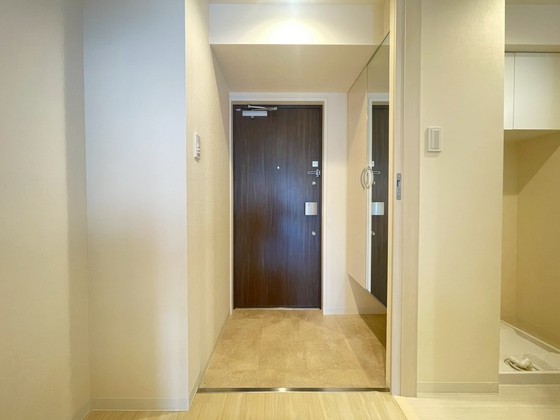 玄関　※別部屋の写真です