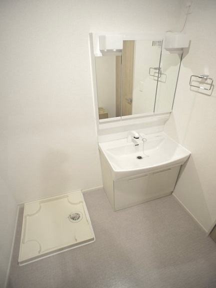 洗面設備　洗髪洗面化粧台と洗濯機置き場があります♪