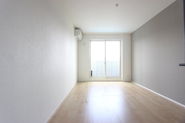 居室・リビング　同物件別号室のお写真です