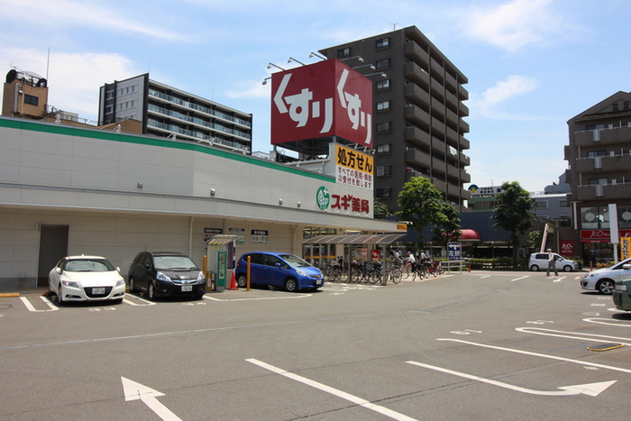 ドラックストア　スギ薬局東久留米駅前店（ドラッグストア）まで695m