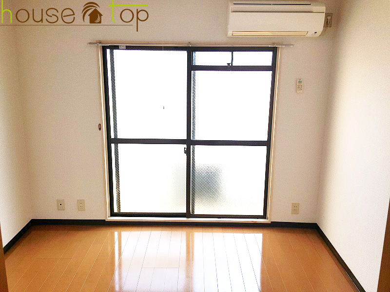 居室・リビング　洋室にはテーブルやベッドなど設置可能です♪